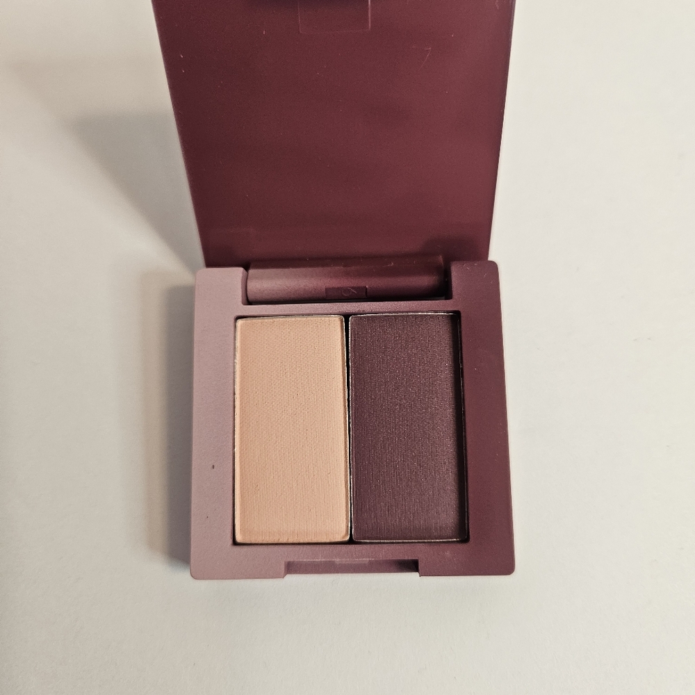 F.A.R.A.H. dual eyeshadow in Bloom and Wildflower - Picture 6 of 6